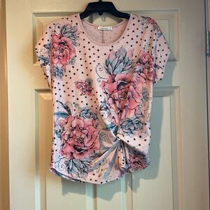 Coco’s Clozet Floral Polka Dot Women's Top w/Front Ruffle Gathering, Size Medium